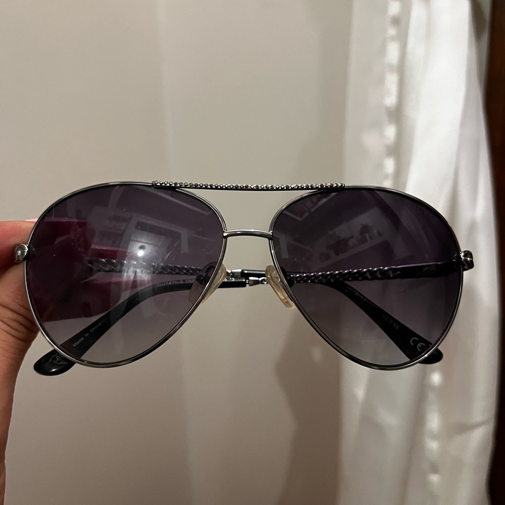 Guess sunglasses. Aviator style!